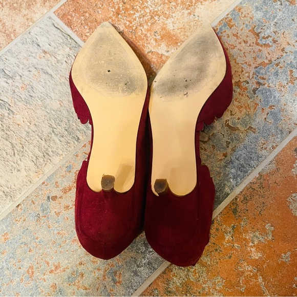 👠Gorgeous Scalloped D’Orsay Style Kitten Heel Felt/Suede-like Burgundy Pumps! - Picture 3 of 15